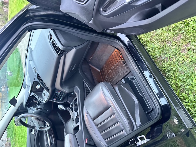 Clean front interior at ABR Exclusives