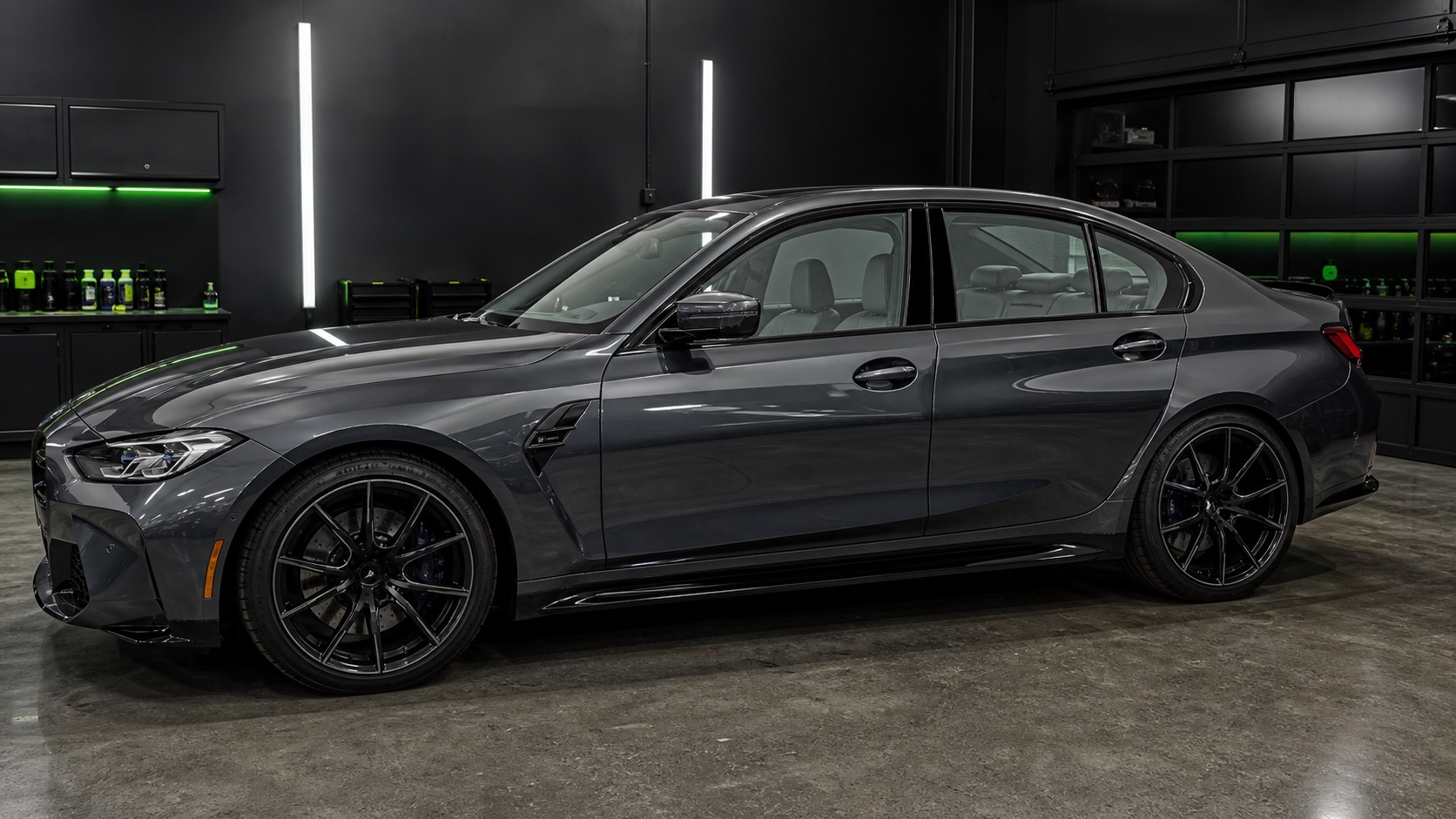 Exterior vehicle preview with selectable window tint
